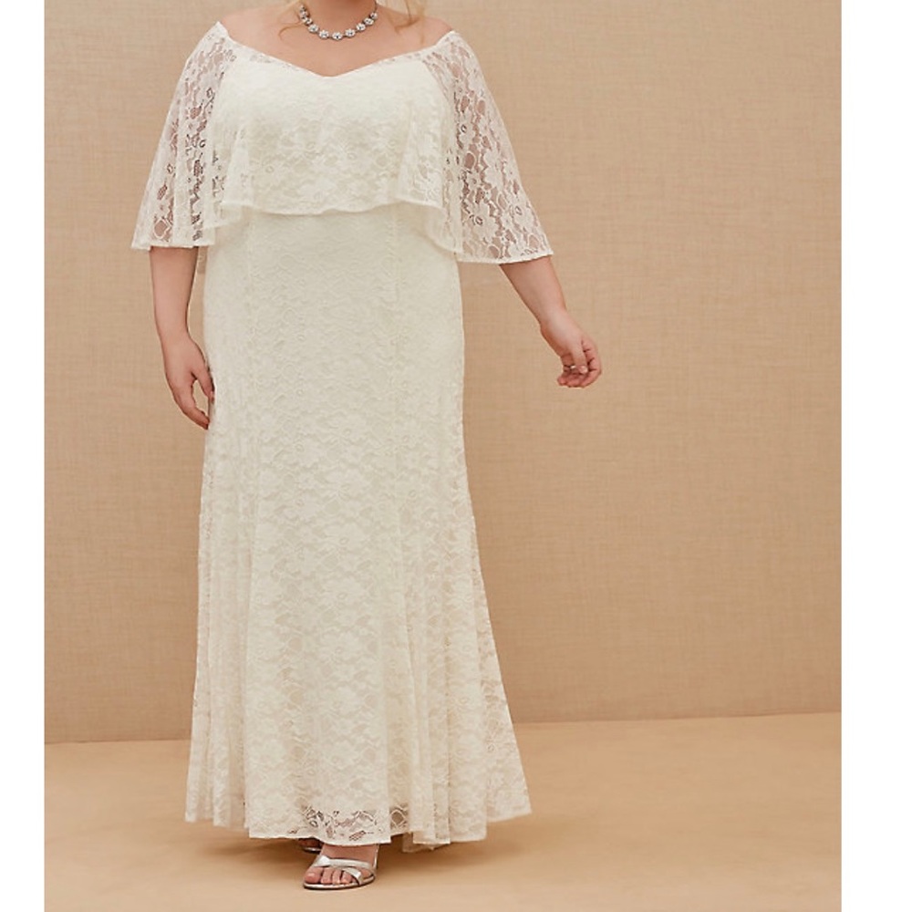 Torrid Ivory Lace Capelet Wedding Dress (size 28)